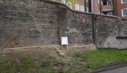 Masonry beaming in retaining wall