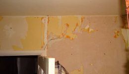 internal-cracking-above-door