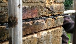 masonry-beam-returned-to-the-rear-elevation-reinforcing-the-corner