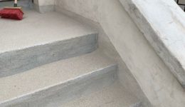Steps broadcast with natural quartz